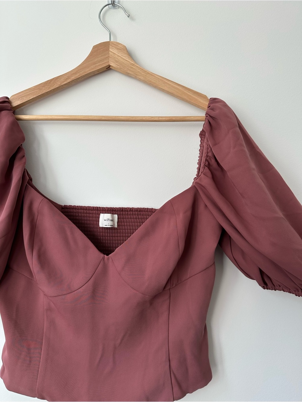 Aritzia Mauve Puff-Sleeve Sweetheart Top